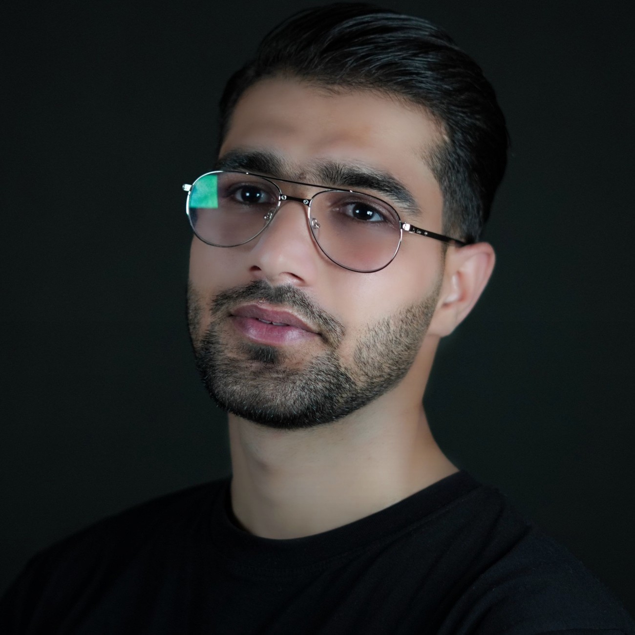 تصویر کاور آهنگ بهترین با صدای امیر حسین خسروی