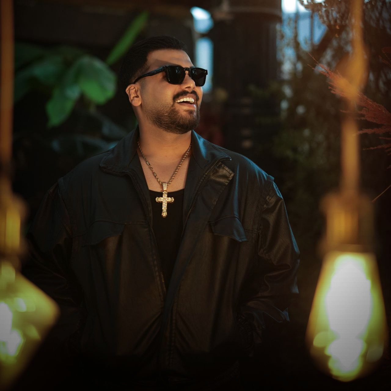 تصویر کاور آهنگ رفیق جونی با صدای امیر صداقت