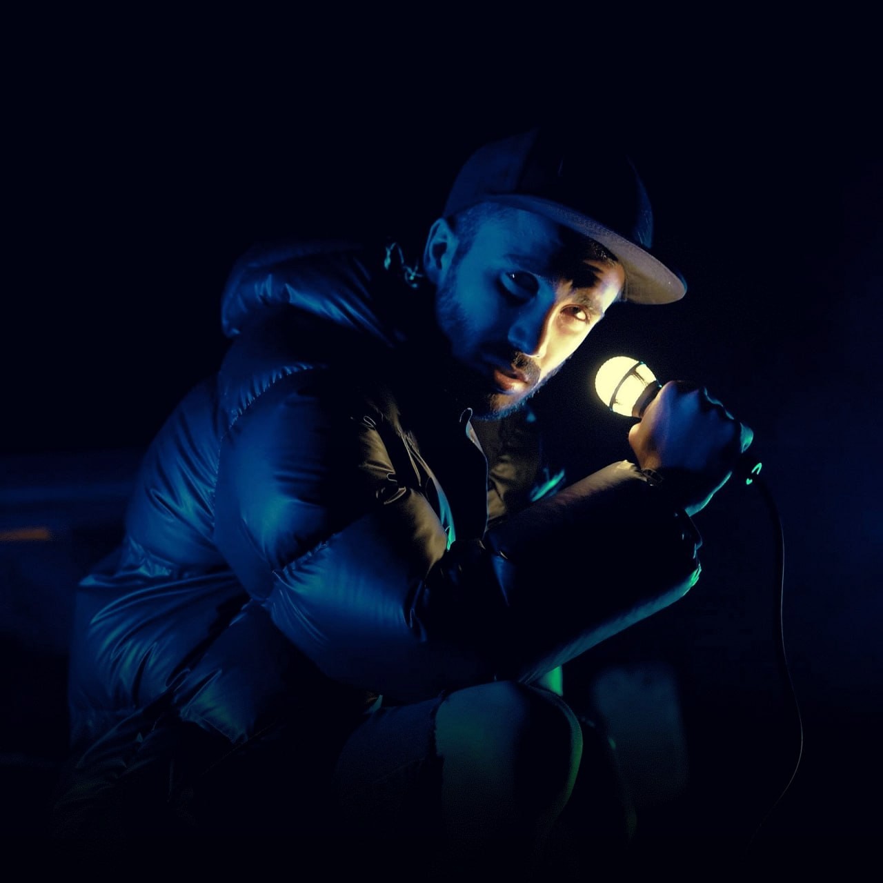 تصویر کاور آهنگ منو نمیشناسه (ورژن جدید) با صدای مهراد جم