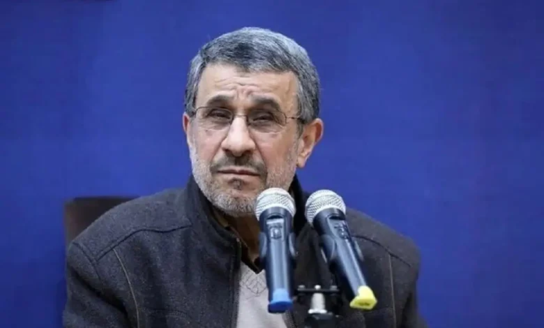 این بار محمود احمدی نژاد با لباس آستین کوتاه سوژه رسانه ها شد