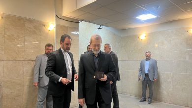 علی لاریجانی در ستاد انتخابات وزارت کشور حضور پیدا کرد.