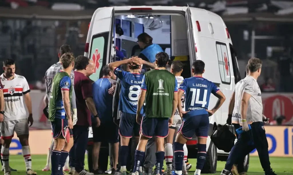 علت درگذشت خوان ازکوئردو بازیکن اروگوئه ای چه بود؟ خوان ایزکویردو مدافع ناسیونال در جریان بازی کوپا لیبرتادورس با سائوپائولو