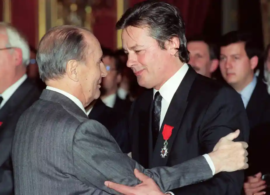 علت فوت و درگذشت آلن دلون چه بود؟