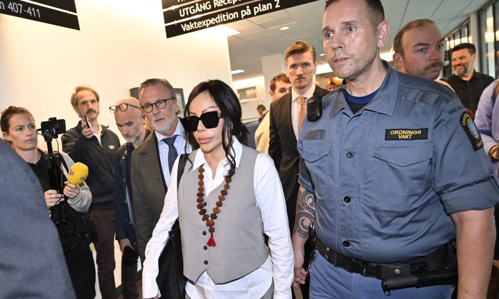 بلا نیلسون، ملکه زباله‌ها در دادگاه