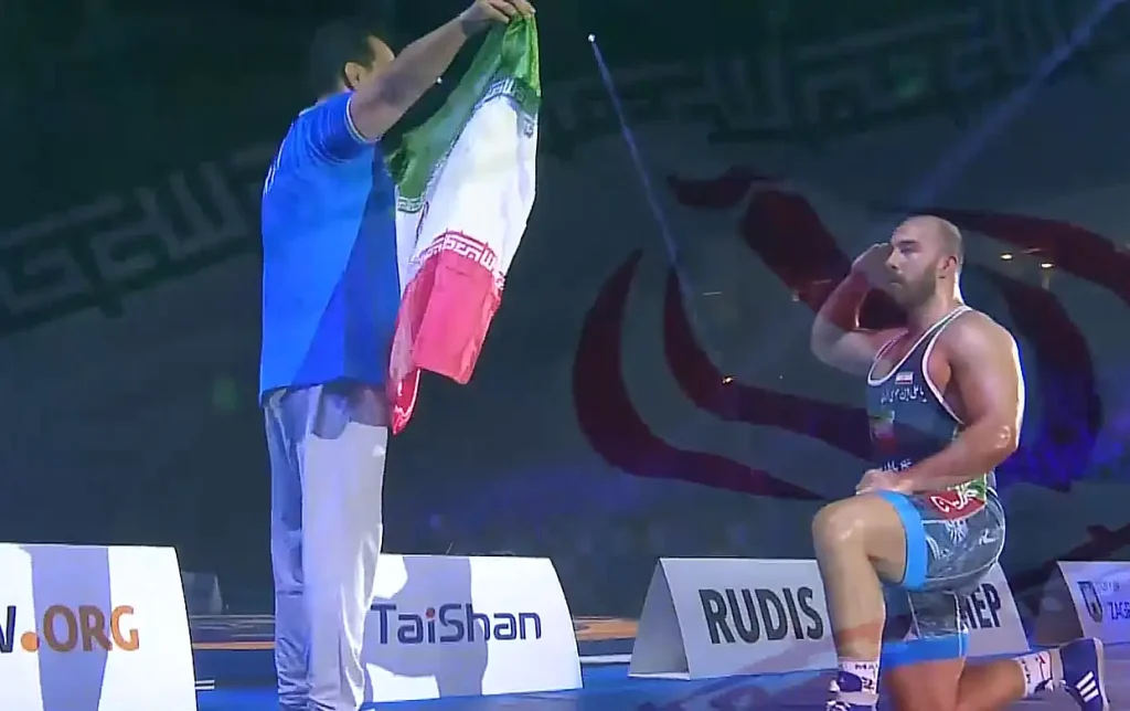 نتیجه کشتی فینال امیرحسین زارع در مسابقات 2025 + فیلم