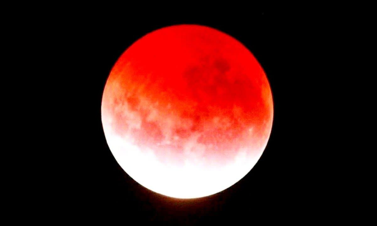 عکس و فیلم مراحل ماه گرفتگی 16 شهریور | اوج ماه گرفتگی خونین ۱۶ شهریور ماه گرفتگی 16 شهریور
