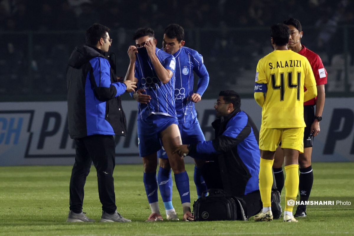 تصویری از تمرینات استقلال و دو بازیکن کلیدی این تیم، منیر الحدادی و مهران احمدی.