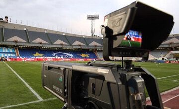 برنامه بازی های مهم ورزشی امروز شنبه 15 آذر 1404 جدول پخش زنده مسابقات ورزشی امروز شامل فوتبال، بسکتبال و والیبال