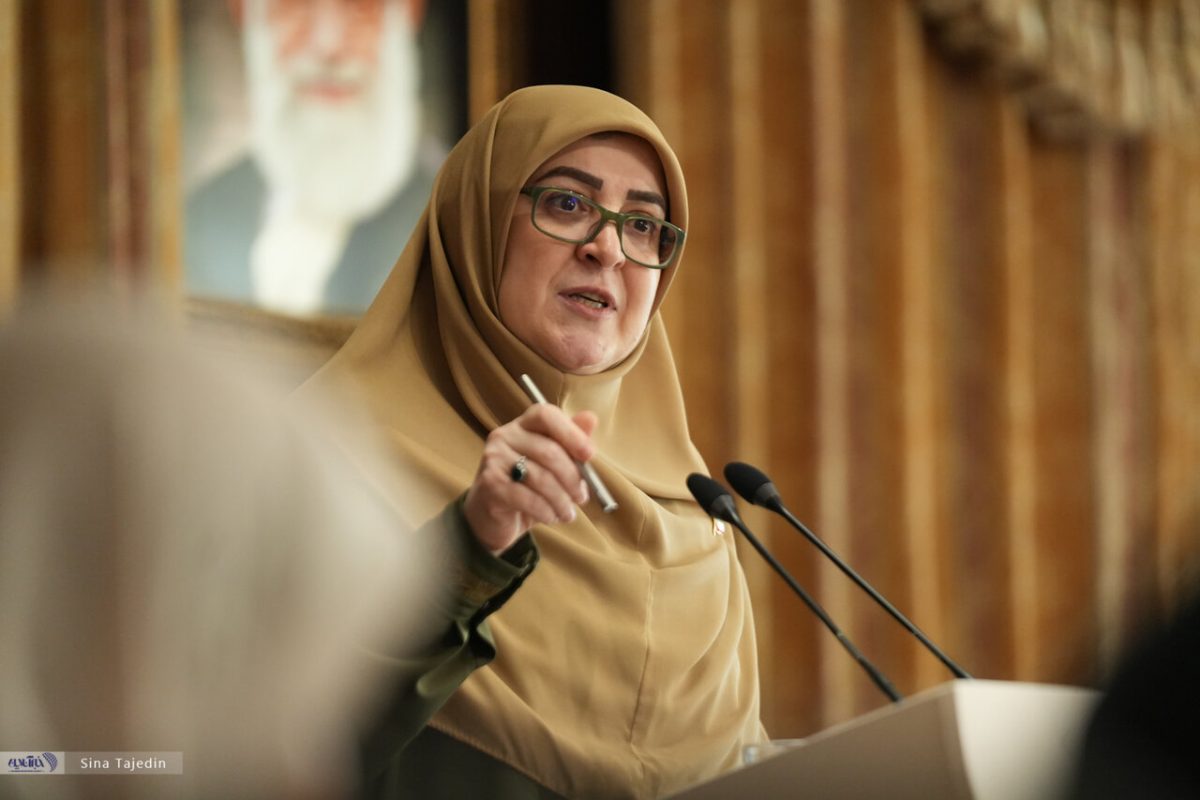 ببینید: اخطار جدی رئیسجمهور به خودروسازان برای کاهش مصرف خودروها تصویری از جلسه رئیسجمهور با خودروسازان درباره کاهش مصرف خودروها