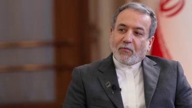 عراقچی در حال صحبت درباره مذاکرات ایران و آمریکا