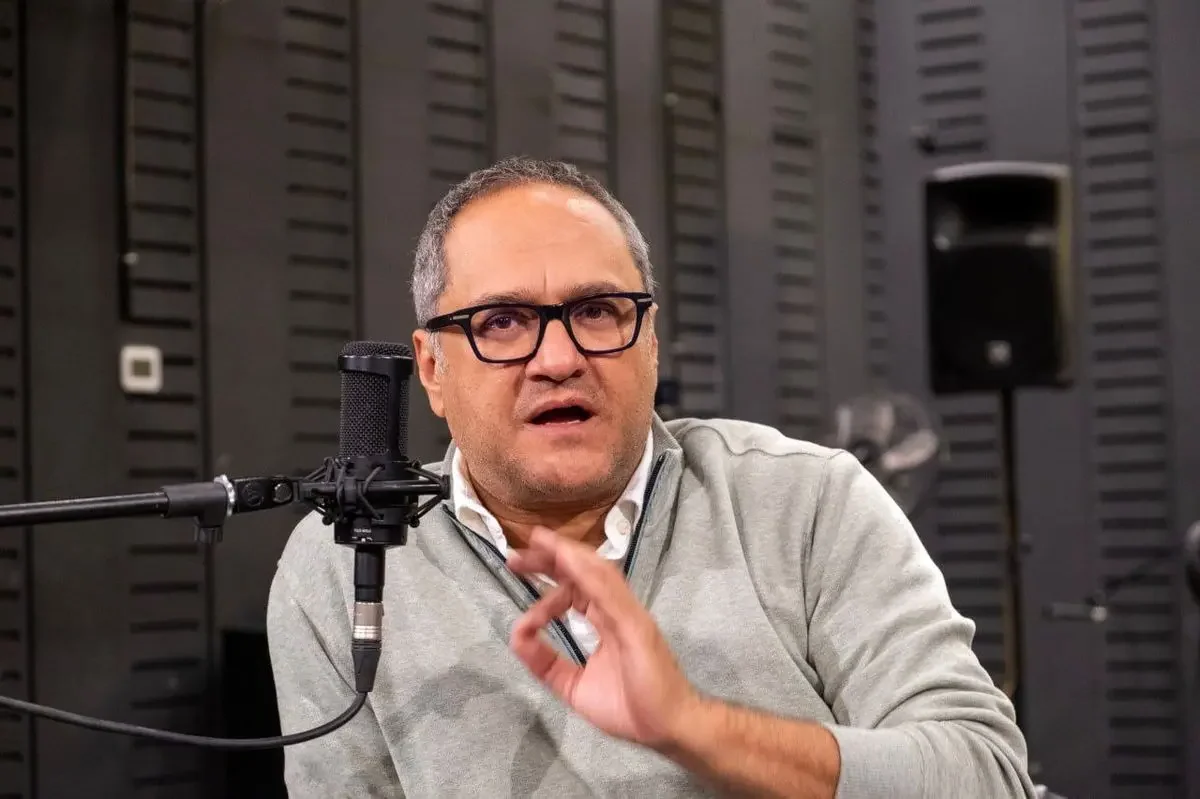 نحوه شرکت در مسابقه استندآپ کمدی رامبد جوان + فرم ثبت نام استندآپ کمدی