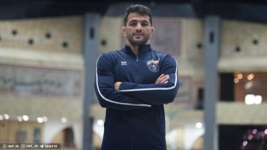 اقدام غیرمنتظره حسن یزدانی برای اهدای لباس کشتی خود به هواداران حسن یزدانی