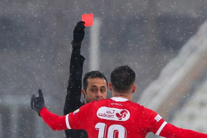 جنجالیترین صحنه بازی پرسپولیس و سپاهان + کارشناسی داوری جنجالیترین صحنه بازی پرسپولیس و سپاهان + کارشناسی داوری