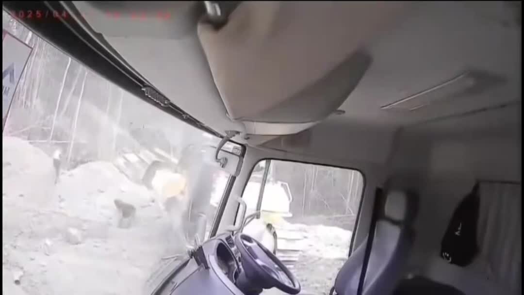 لحظات رعب آور ریزش معدن | ببینید