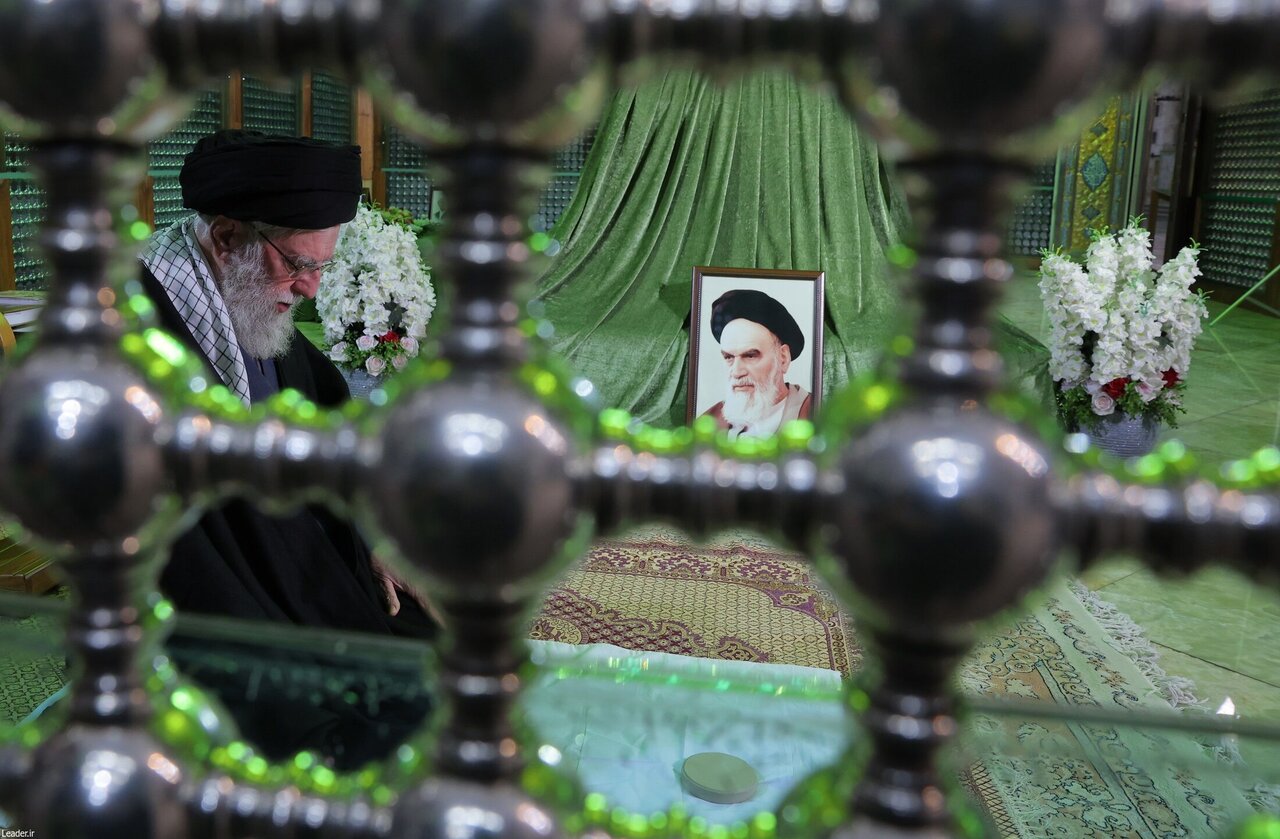 صبح امروز؛ حضور رهبر انقلاب در حرم مطهر امام خمینی(ره) | تصاویر صبح امروز؛ حضور رهبر انقلاب در حرم مطهر امام خمینی(ره) | تصاویر