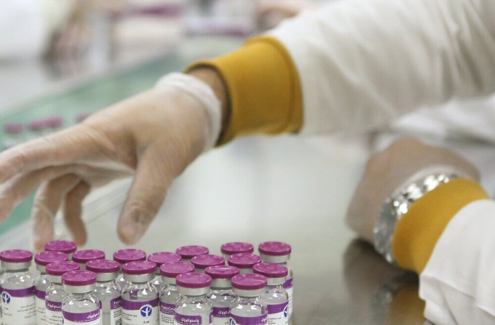 ۵۰ درصد واکسن مورد نیاز کشور تولید داخل است | واکسن ایرانی ۱۵هزار تومان قیمت دارد، واکسن خارجی ۱۰ برابر بیشتر ۵۰ درصد واکسن مورد نیاز کشور تولید داخل است | واکسن ایرانی ۱۵هزار تومان قیمت دارد، واکسن خارجی ۱۰ برابر بیشتر