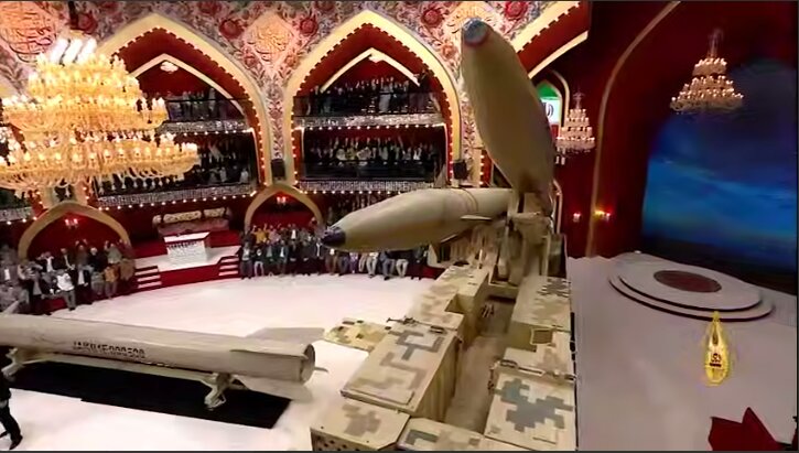 استودیو صداوسیما میزبان موشک های ایران + ویدئو | تصاویری از موشک‌های فتاح و خیبرشکن و لانچر موشک ذوالفقار