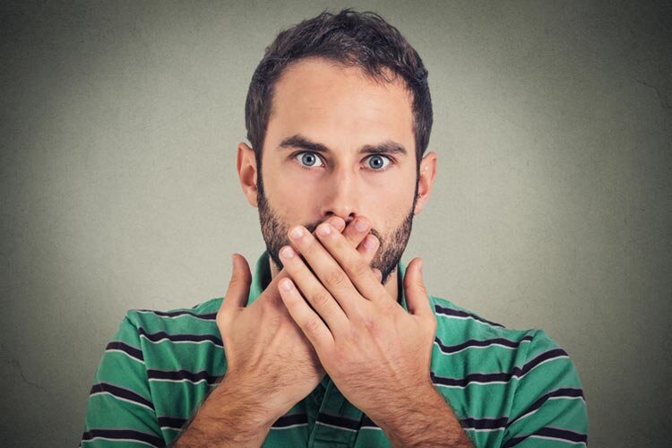 ۸ هشدار سکسکه که باید جدی بگیرید