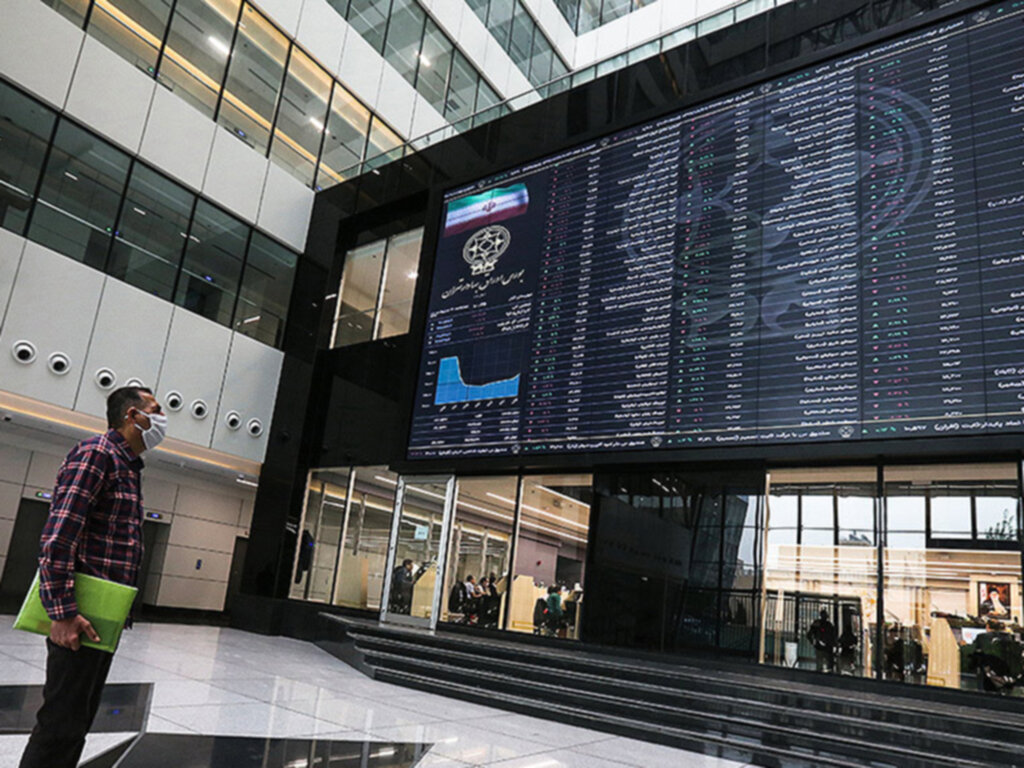 تالار شیشه‌ای همچنان سرخ‌پوش؛ ریزش ۱۰۴ هزار و ۲۳۸ واحدی شاخص کل