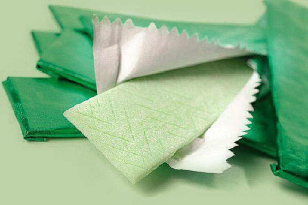 آیا جویدن مداوم آدامس کار بدی است؟ ؛ فواید و ضررهای آدامس جویدن