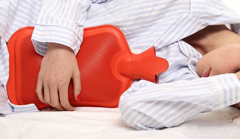 چرا درد قاعدگی در بعضی خانم‌ها شدید است؟ | این توصیه‌ها را جدی بگیرید