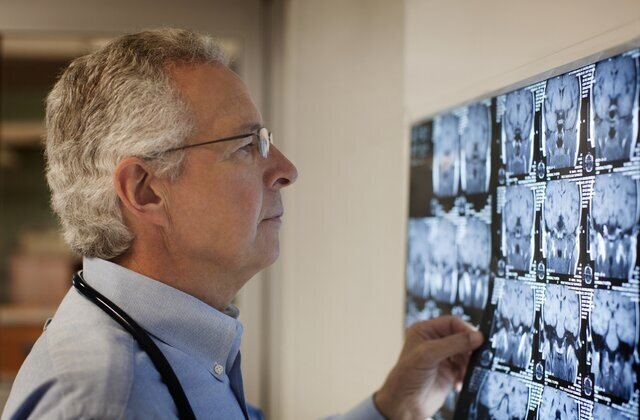 سکته هشداردهنده چیست؟؛ در صورت داشتن این علائم فوراً به اورژانس زنگ بزنید! سکته هشداردهنده چیست؟؛ در صورت داشتن این علائم فوراً به اورژانس زنگ بزنید!