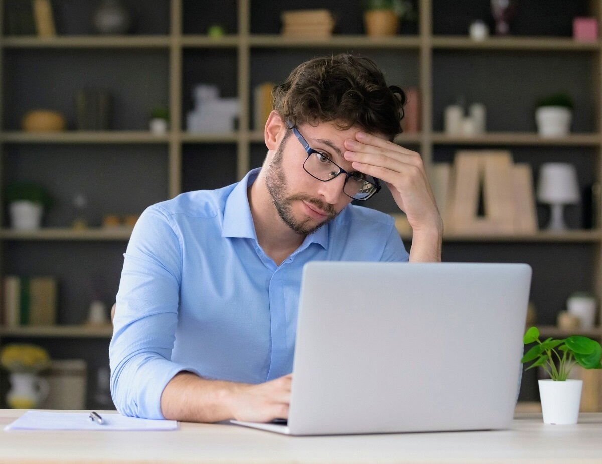 نشستن طولانی فقط کمردرد نمی‌آورد؛ این ۳ عارضه هم در کمین‌اند