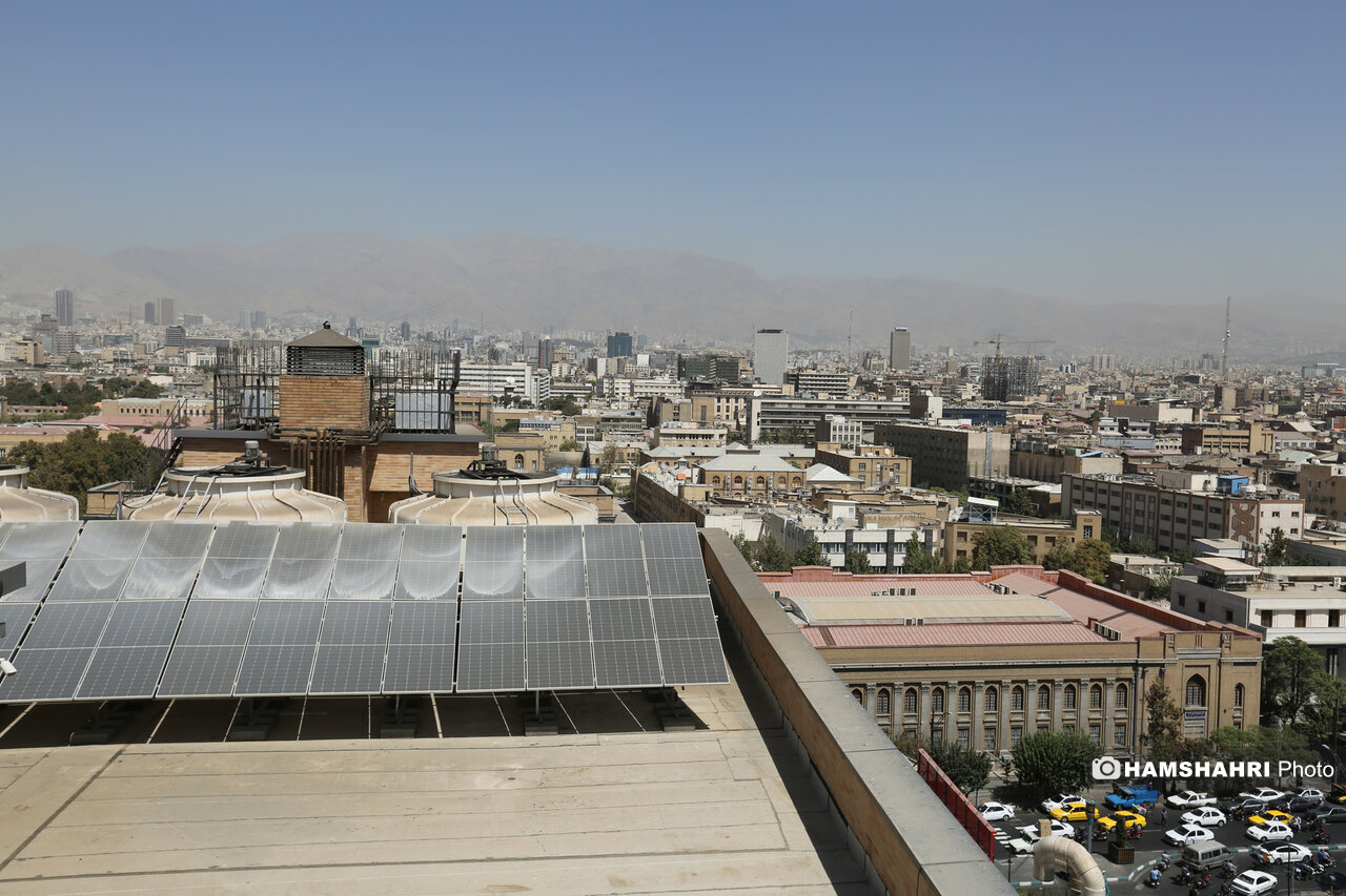 گام بلند برای نصب سامانه های خورشیدی در پشت بام‌ های تهران
