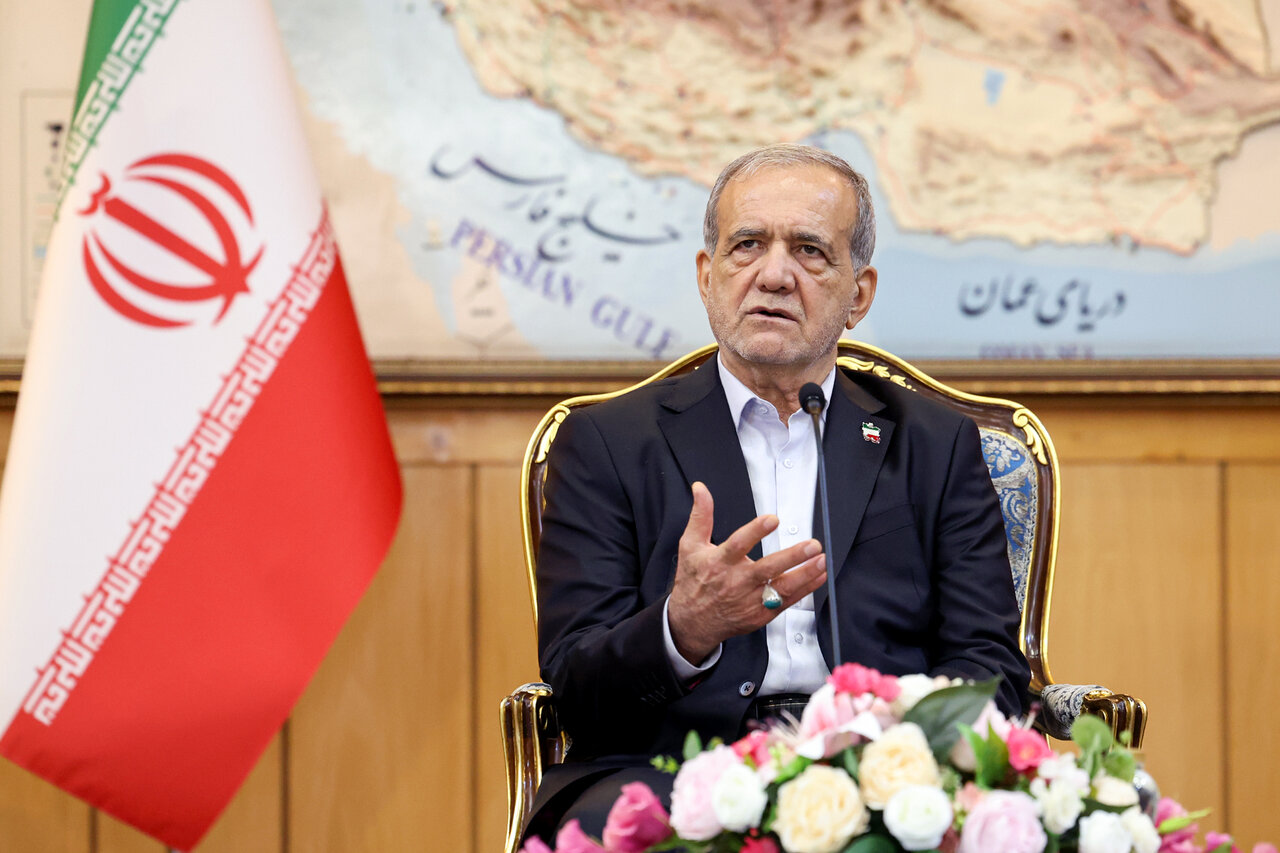 پزشکیان: غیرقابل‌قبول است مردم این مناطق فقیر باشند | بهره‌برداری از ۹۰ پروژه در مناطق آزاد سراسر کشور+ جزئیات