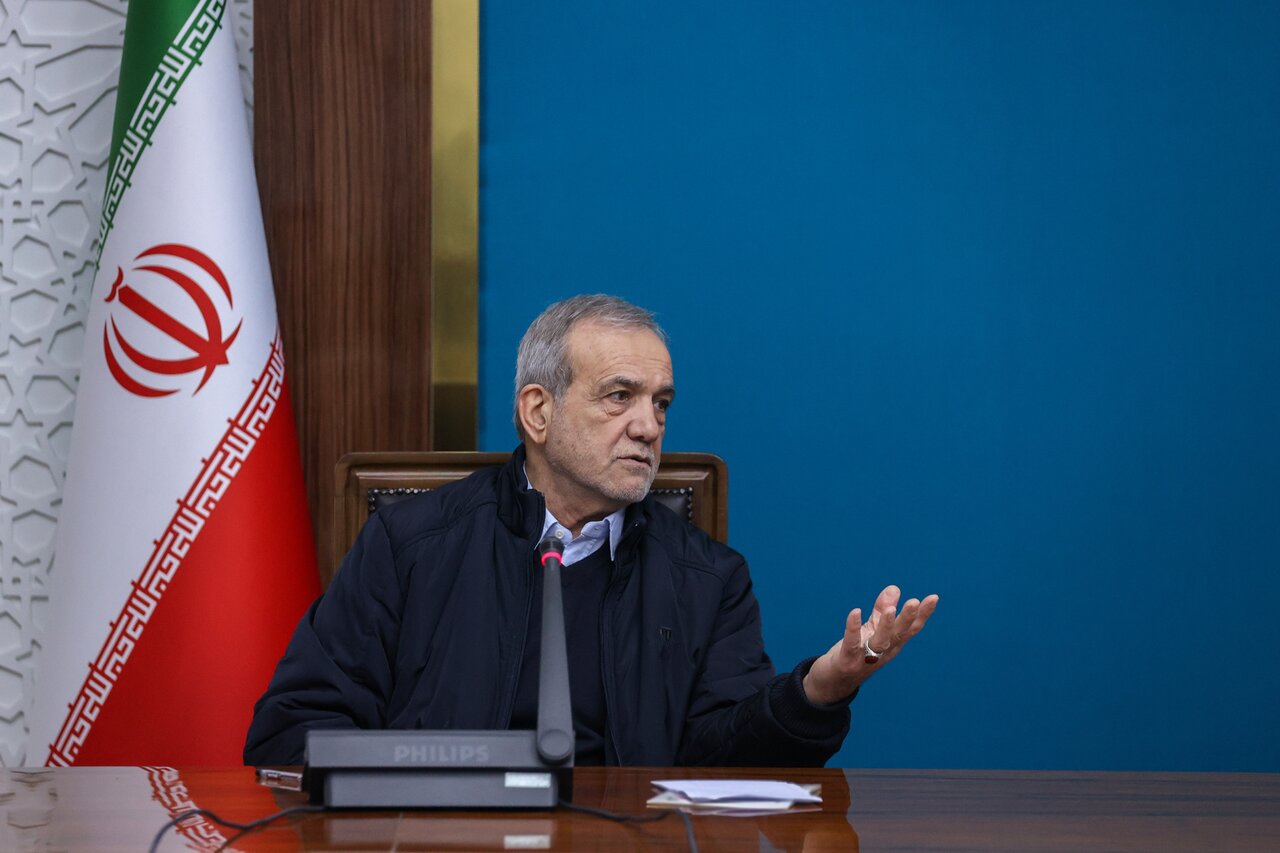 پزشکیان: شبکه خبر به‌جای حرف‌های بی‌ربط این حرف‌ها را بزند | می‌توانیم گاز را کاملاً از خانه‌ها حذف و برق را جایگزین کنیم