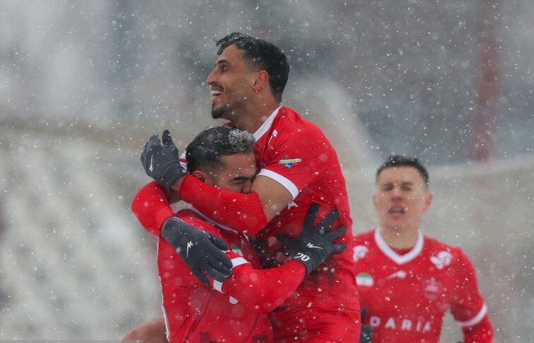 خلاصه بگویم پرسپولیس قهرمان نمی‌شود | بازیکنان پرسپولیس با این بازی‌هایشان باید خجالت بکشند | با آمپول هم نمی‌شود تاکتیک را در مغز آنها کرد