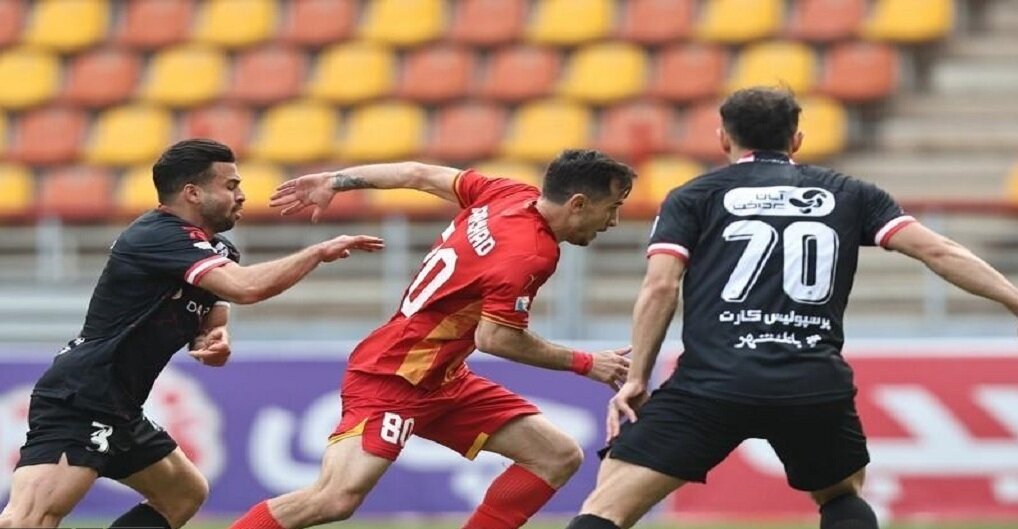 این بازیکنان در شان پرسپولیس نیستند | از اورونوف و سرگیف بیخودی تعریف نکنید