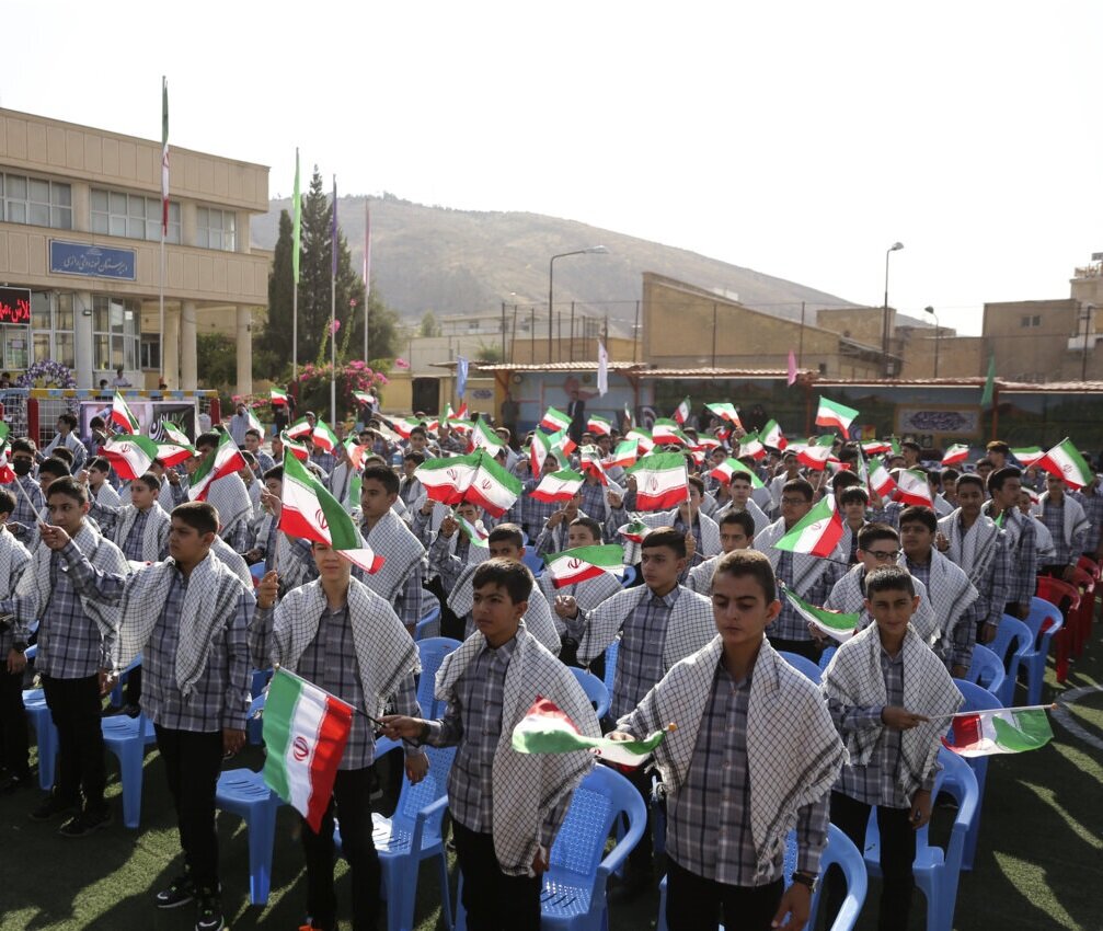 پایان کابوس بی‌سوادی ایرانیان | روایت نهضت علمی در چهار دهه