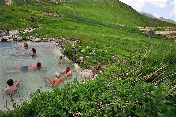 ۶ چشمه آب گرم ایران که خواص درمانی دارند