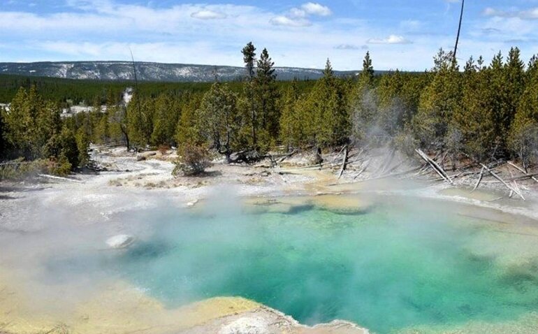 ۶ چشمه آب گرم ایران که خواص درمانی دارند
