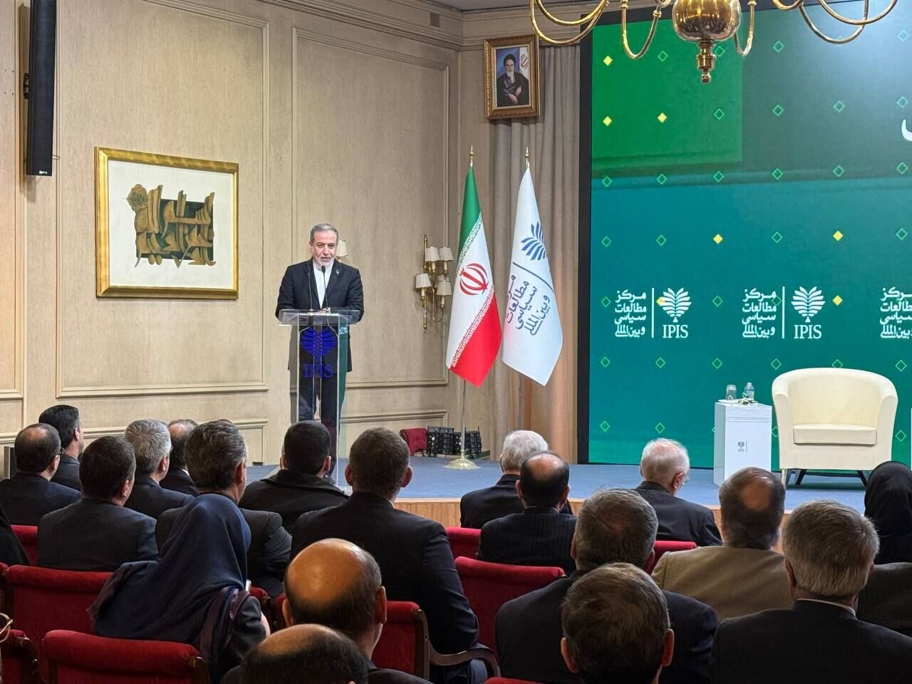 عراقچی بمب اتمی ایران را معرفی کرد | آرایش نظامی آمریکا در منطقه ما را نمیترساند | نقطه ننگی را در تاریخ ایران ثبت کرده بودیم اگر... عراقچی بمب اتمی ایران را معرفی کرد | آرایش نظامی آمریکا در منطقه ما را نمیترساند | نقطه ننگی را در تاریخ ایران ثبت کرده بودیم اگر...