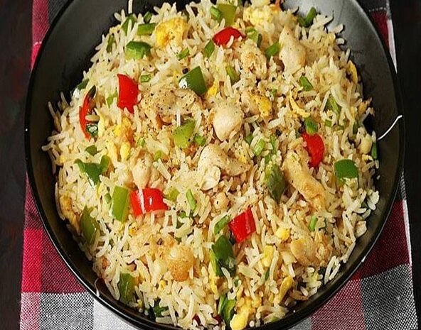 برنج مرغ سرخ شده چینی به سبک رستورانی