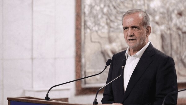 پزشکیان: همین حرف‌ها را می‌زنید که مردم به خیابان می‌آیند می‌گویند، دارید و نمی‌دهید! | بی‌انصافی است با مردم همراهی نکنیم