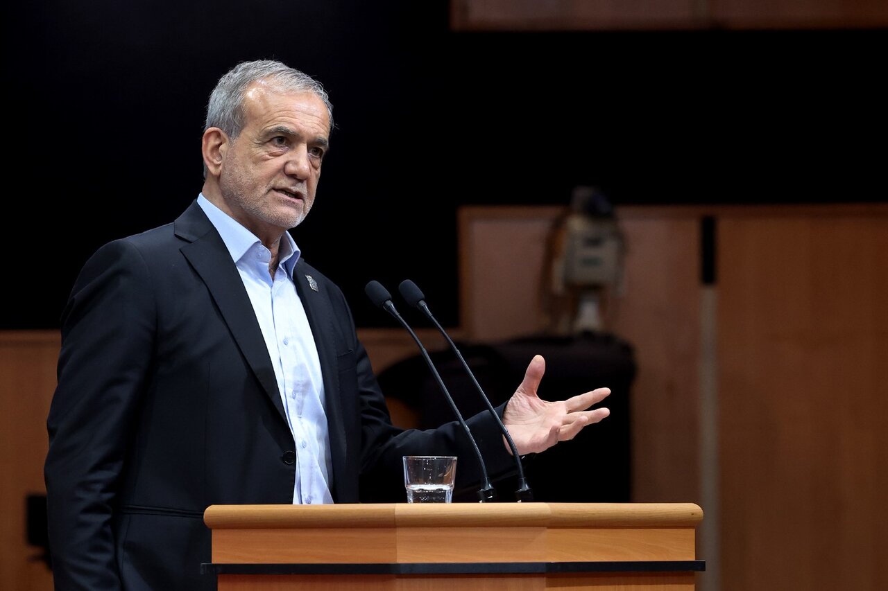 پزشکیان: شما با حضورتان باعث آرامش خیال مردم میشوید پزشکیان: شما با حضورتان باعث آرامش خیال مردم میشوید