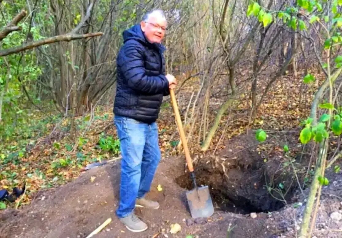 نقشه گنجی که به گنجینۀ نقره‌های خانوادگی رسید! | عکس