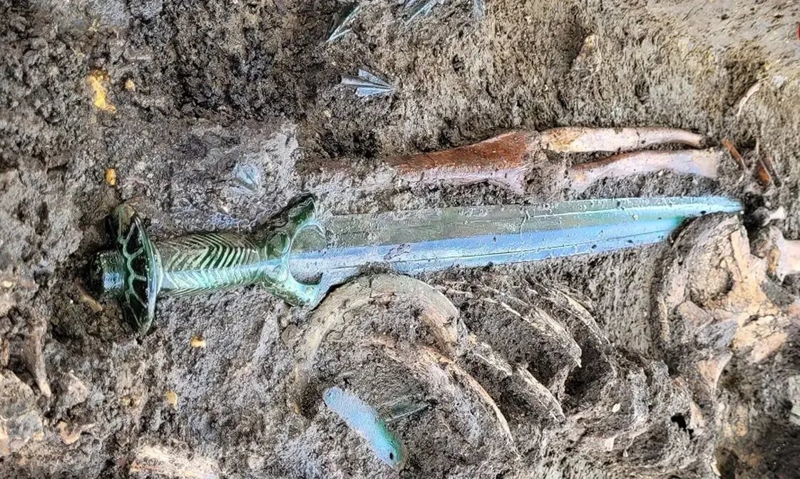 این شمشیر ۳۴۰۰ ساله همچنان تیز و درخشان است | عکس