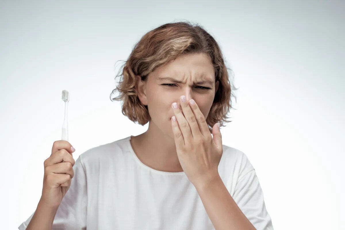 چرا بوی بد دهان بعضیها با مسواک هم از بین نمیرود؟ چرا بوی بد دهان بعضیها با مسواک هم از بین نمیرود؟