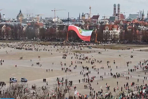 مونیخ؛ شکست، پشت شیشه ضد گلوله! | پروژه «رهبرتراشی» برای رضا پهلوی مونیخ؛ شکست، پشت شیشه ضد گلوله! | پروژه «رهبرتراشی» برای رضا پهلوی