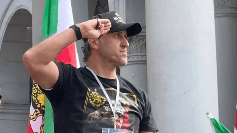 حیرت رسانه خارجی از این اقدام علی کریمی+ عکس حیرت رسانه خارجی از این اقدام علی کریمی+ عکس