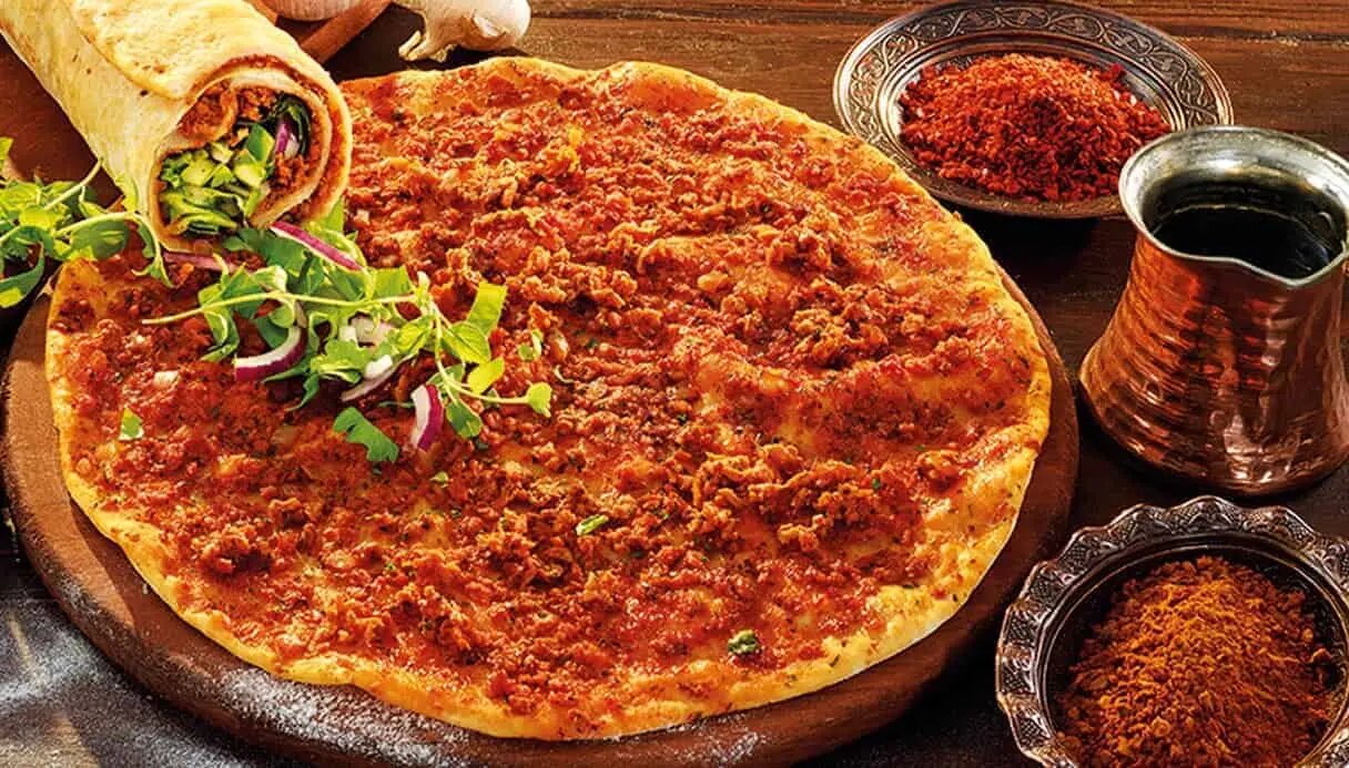 لاهماجون خوشعطر و ترد ؛ پیتزای گوشتی ارمنی لاهماجون خوشعطر و ترد ؛ پیتزای گوشتی ارمنی