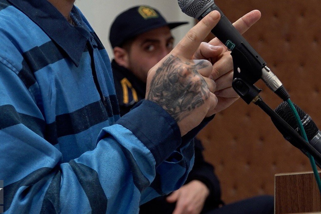 تصاویر ۳ متهم تحریق مسجد در دادگاه ؛ ببینید | پای یک زن در میان است؛ ماجرای بسته مشکوک | توبه می‌کنم...