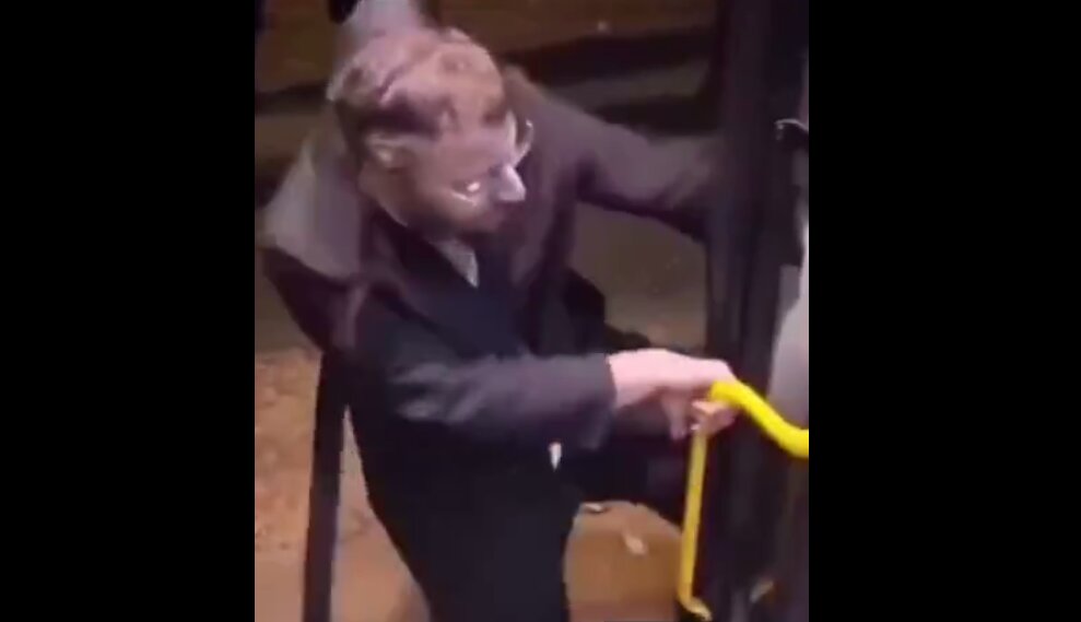 تصاویری از رفتار عجیب یهودیان افراطی و حریدی | ویدئو تصاویری از رفتار عجیب یهودیان افراطی و حریدی | ویدئو