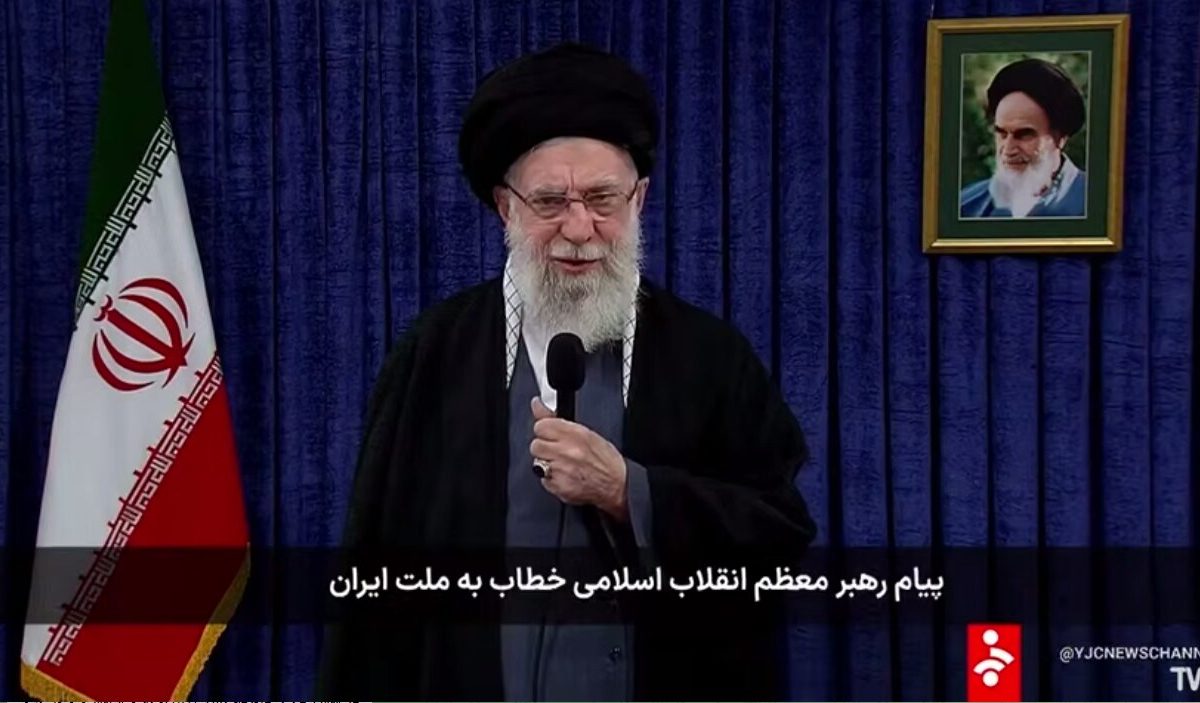 تصاویری معنادار از پیام رهبر انقلاب به صورت ایستاده + ویدئو