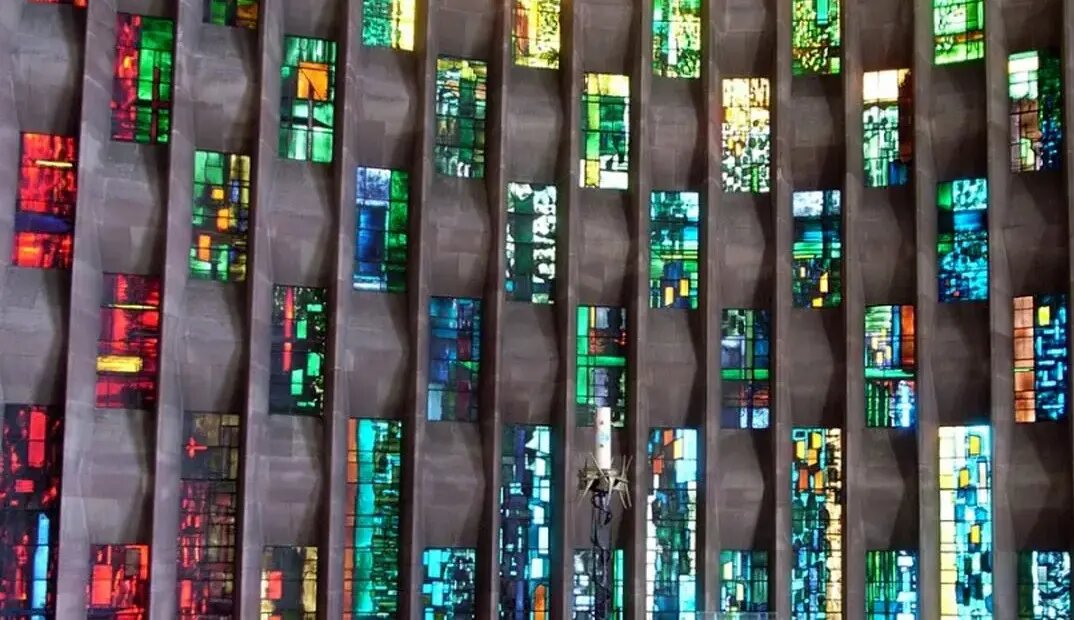 جذاب‌ترین پنجره‌های شیشه‌رنگی جهان؛ از شیراز تا شیکاگو | عکس