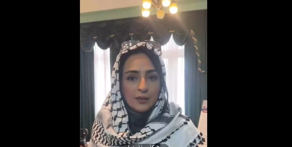 حق نداری بگویی به من پول دادند تا دروغ بگویم + ویدئو | واکنش تند خبرنگار بی‌بی‌سی به ادعای اینترنشنال | پوشش جالب او را ببینید